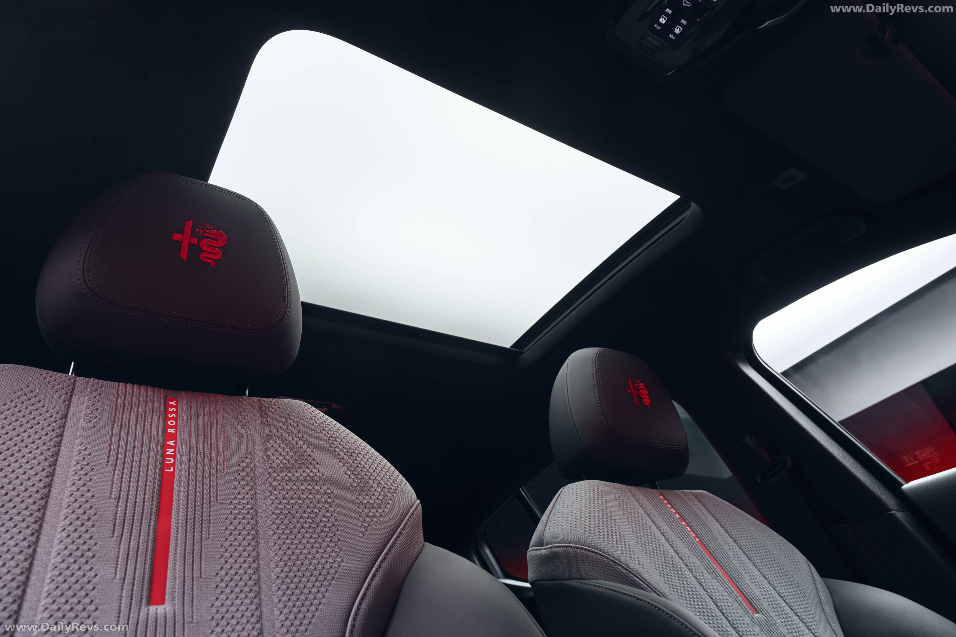 2027 Alfa Romeo Tonale Luna Rossa Interior